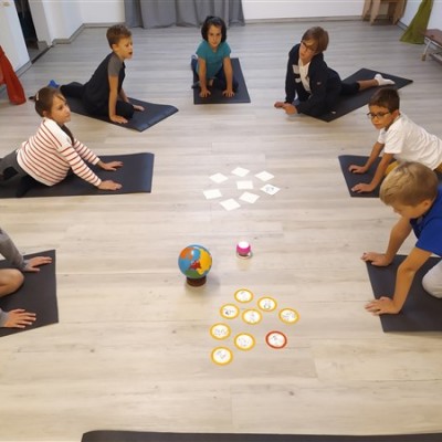 Eszterlánc Montessori Roots