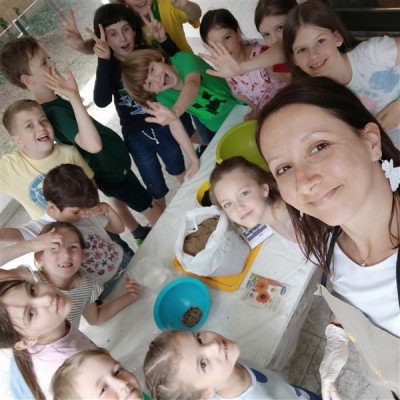 Eszterlánc Montessori Roots